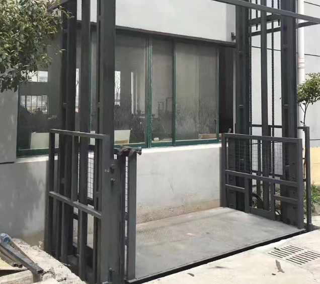 吉水导轨式施工升降机助力民生工程提速增效