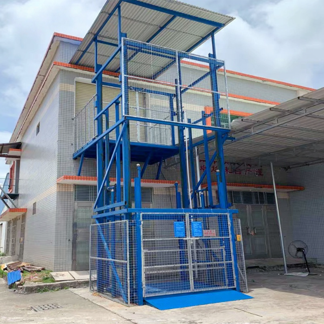 吉水建材厂室外升降货梯安装